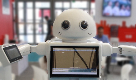 起猛了!李白杜甫現場吟詩?這屆人形機器人卷瘋了