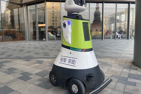 深圳交警機器人上崗:巡深中、治違停 科技賦能交通管理