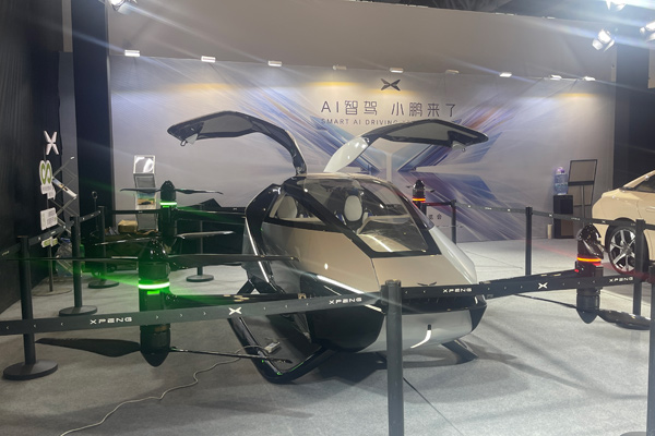 小鵬匯天陸地航母飛行器批量試產下線